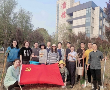春风十里，，，缺乏一抹绿意——千亿国际集团第三党支部植树运动